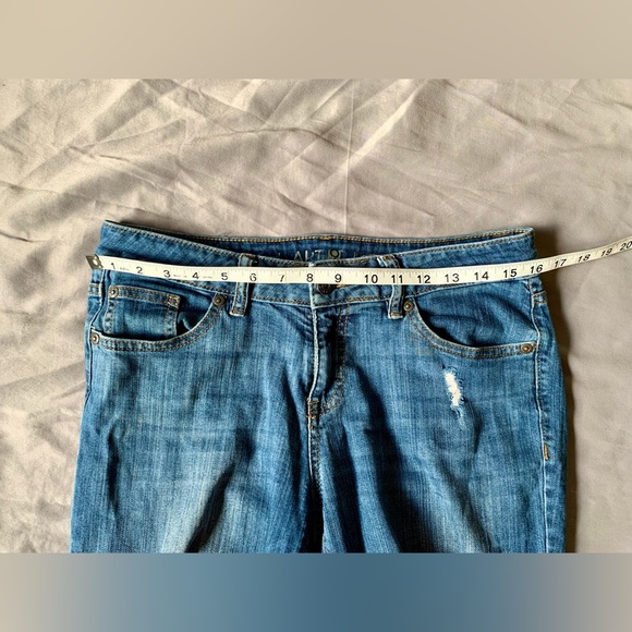 Apt 9 Distressed Modern Boyfriend Jeans | Size 6 | Cuffed - Picture 7 of 11